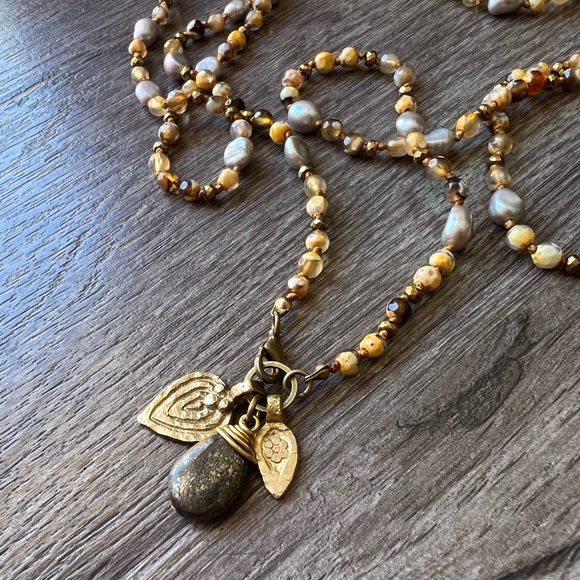 Handmade hand knotted gemstone charm necklace - Picture 3 of 14